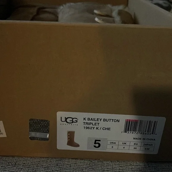 Ugg boots-Bailey Button - Picture 2 of 3